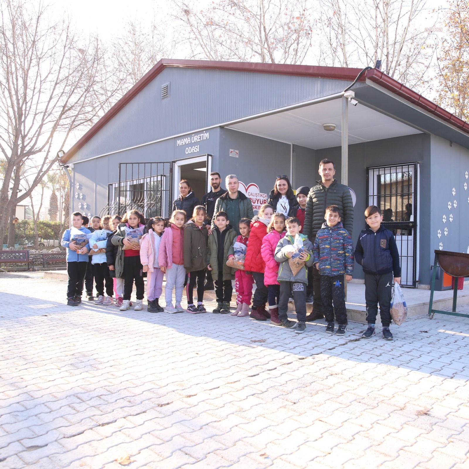 MERKEZEFENDİLİ ÖĞRENCİLER PET KAFE’Yİ ZİYARET ETTİ
