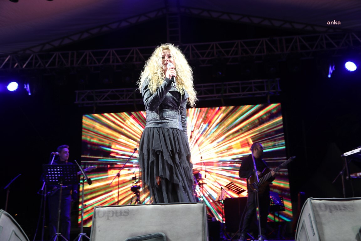 BODRUM BELEDİYESİ'NİN YILBAŞI KONSERLERİ DEVAM EDİYOR