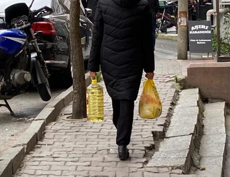 PLASTİK POŞETLERİNDEN ALINAN "KATILIM PAYI" 38,5 KURUŞA ÇIKARILDI, VATANDAŞLAR 25 KURUŞ ÖDEMEYE DEVAM EDECEK