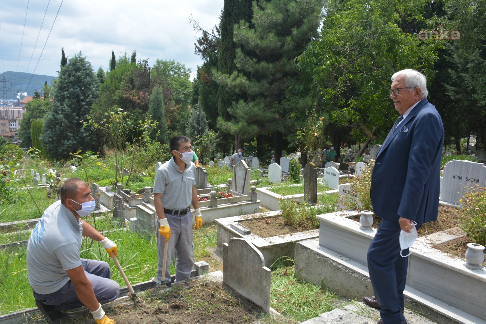 KDZ.EREĞLİ'DE MEZARLIKLAR BAYRAMA HAZIRLANIYOR