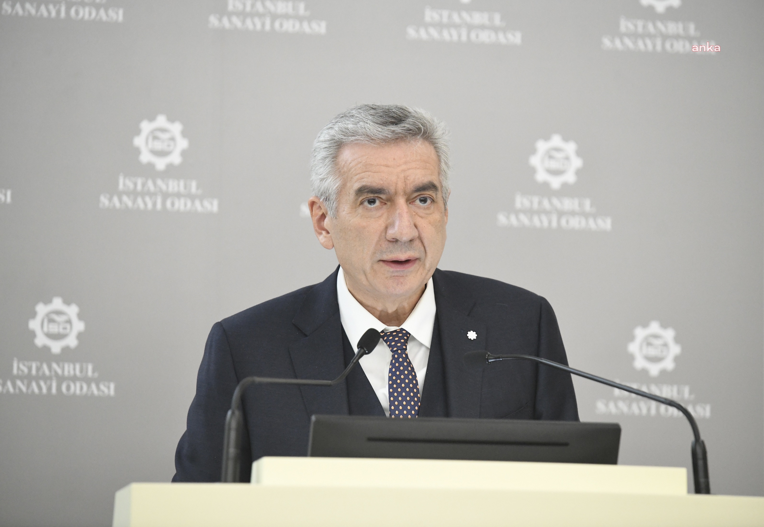 İSO BAŞKANI BAHÇIVAN'DAN 2023 YILI DEĞERLENDİRMESİ: "EKONOMİK-SİYASİ RİSK VE BELİRSİZLİKLERİN ÇOK YÜKSEK OLDUĞU GÖRÜLÜYOR”