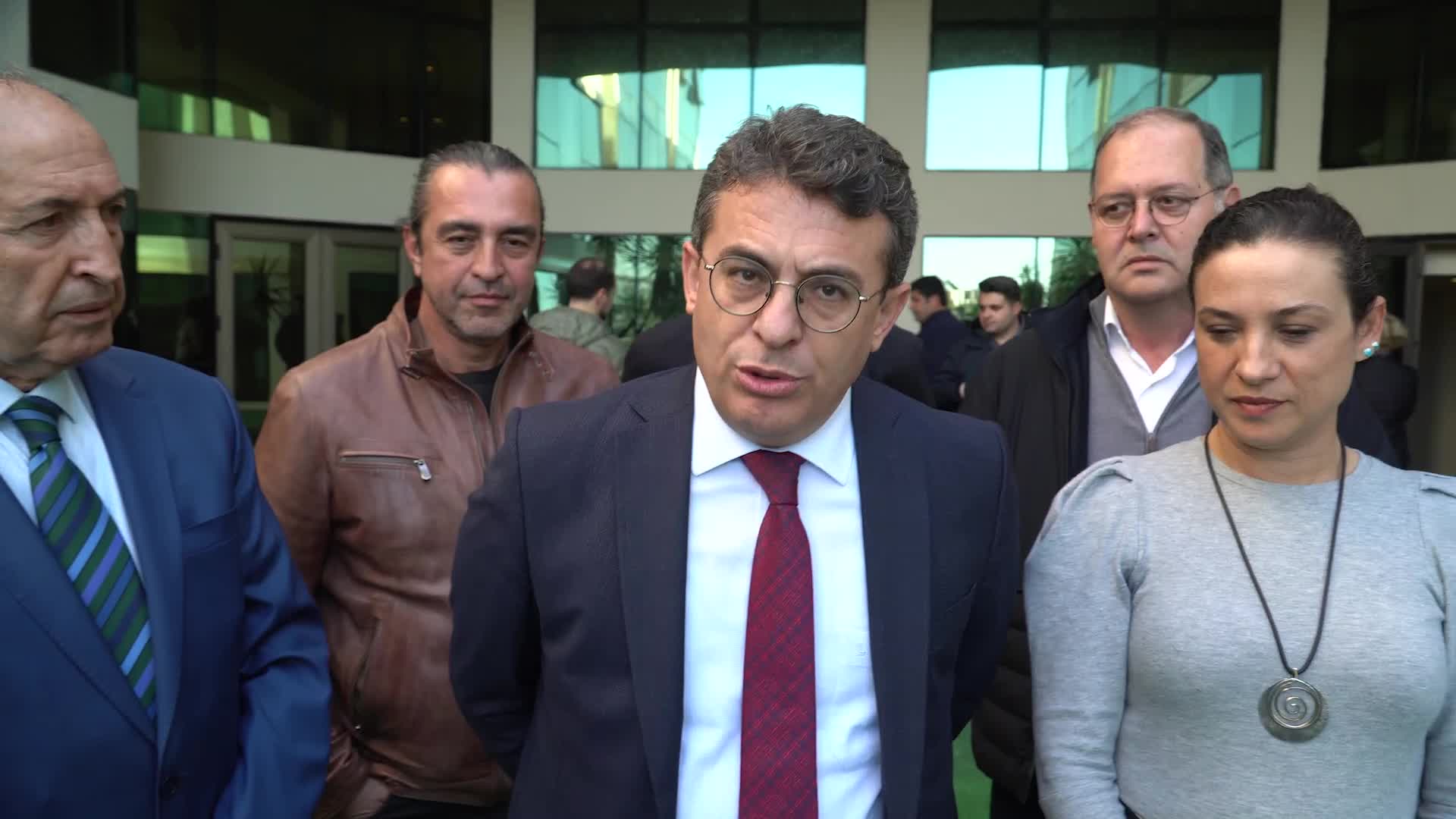CHP'Lİ MECLİS ÜYELERİNDEN, HAKKINDA SORUŞTURMA İZNİ VERİLEN BAŞKAN SENGEL'E DESTEK… MURAT AYDIN: ELLERİNDEN GELENİ ARTLARINA KOYMASINLAR. GELDİKLERİ GİBİ GİDECEKLER