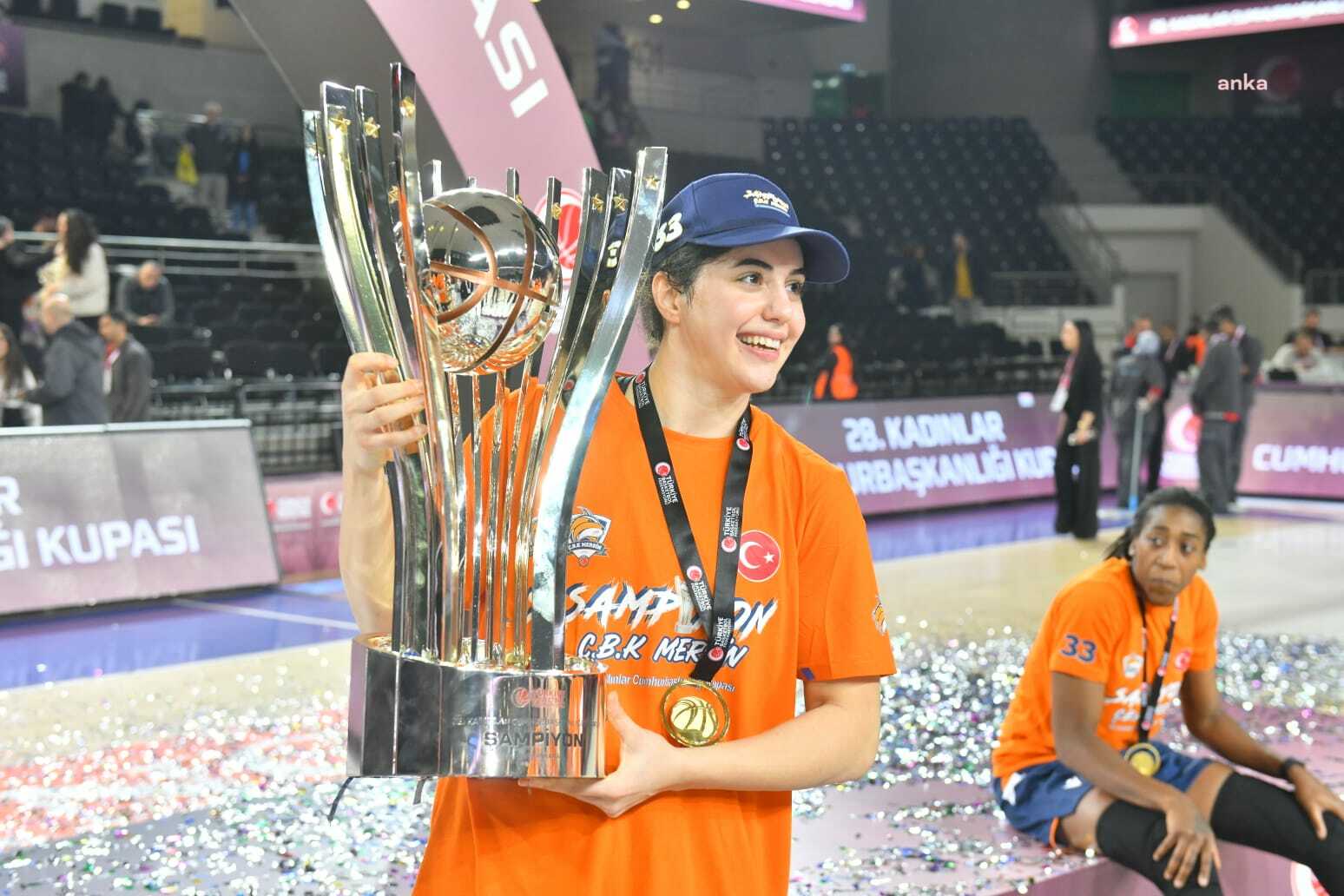 YENİŞEHİR BELEDİYESİ KADIN BASKETBOL TAKIMI CUMHURBAŞKANLIĞI KUPASI’NI KAZANDI