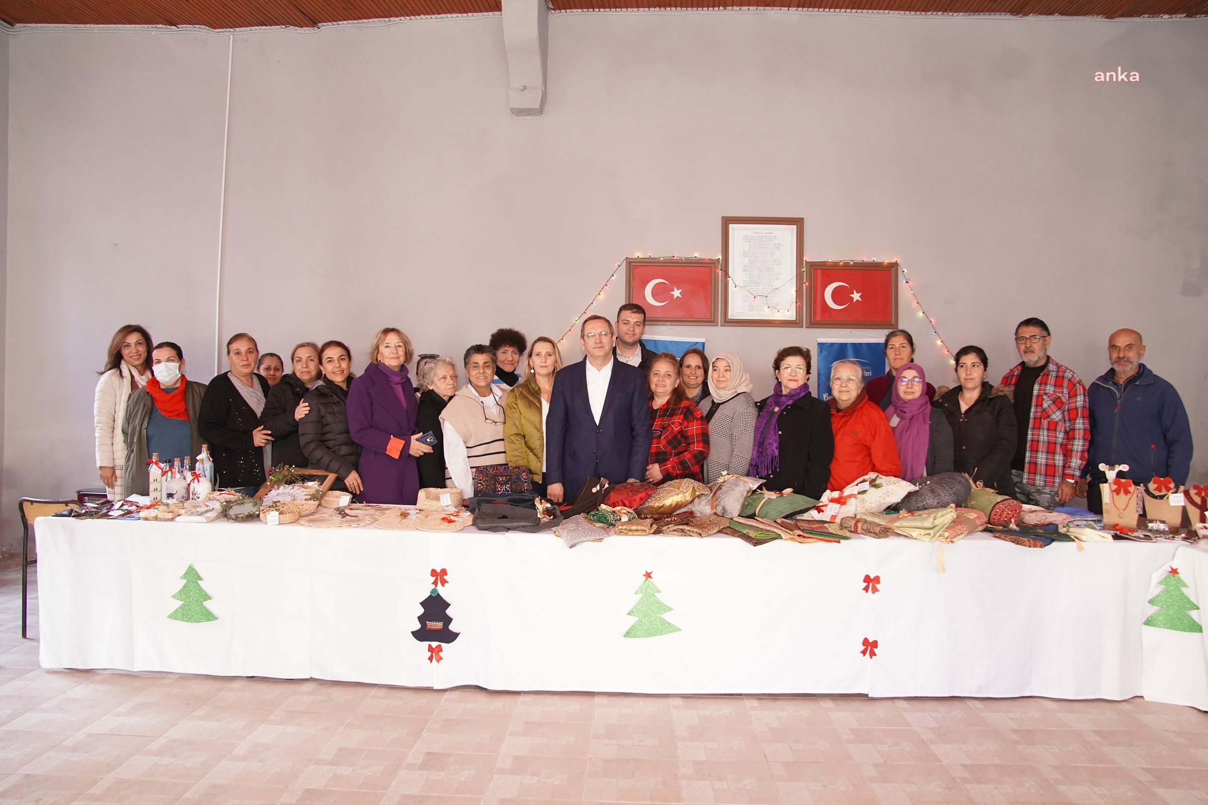 AYVALIK BELEDİYE BAŞKANI ERGİN, YILBAŞI PAZARI’NI ZİYARET ETTİ