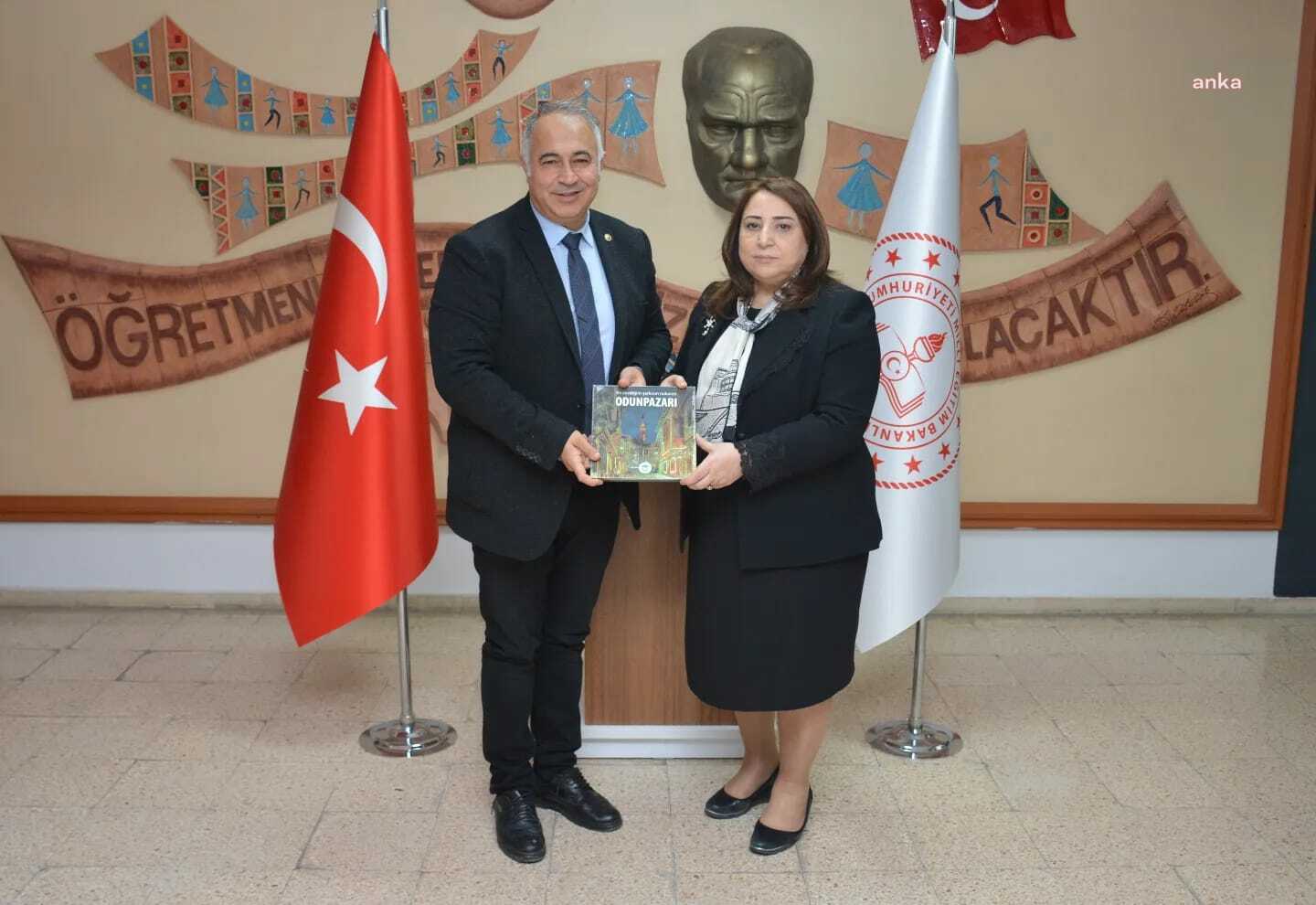 ODUNPAZARI KENT KONSEYİ, ESKİŞEHİR MİLLİ EĞİTİM MÜDÜRÜ TÖRE’Yİ ZİYARET ETTİ