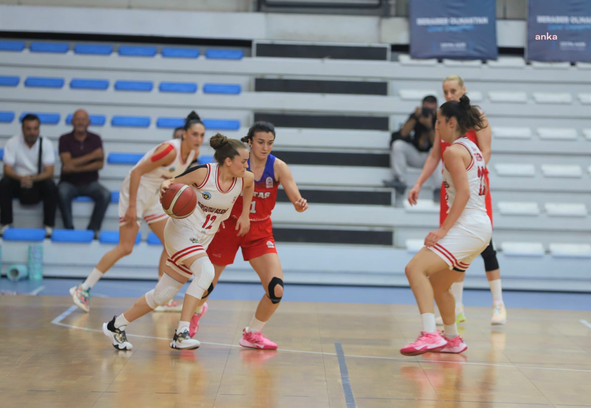 TURGUTLU BELEDİYESİ KADIN BASKETBOL TAKIMI İKİNCİ YARIYA ANKARA’DA BAŞLAYACAK