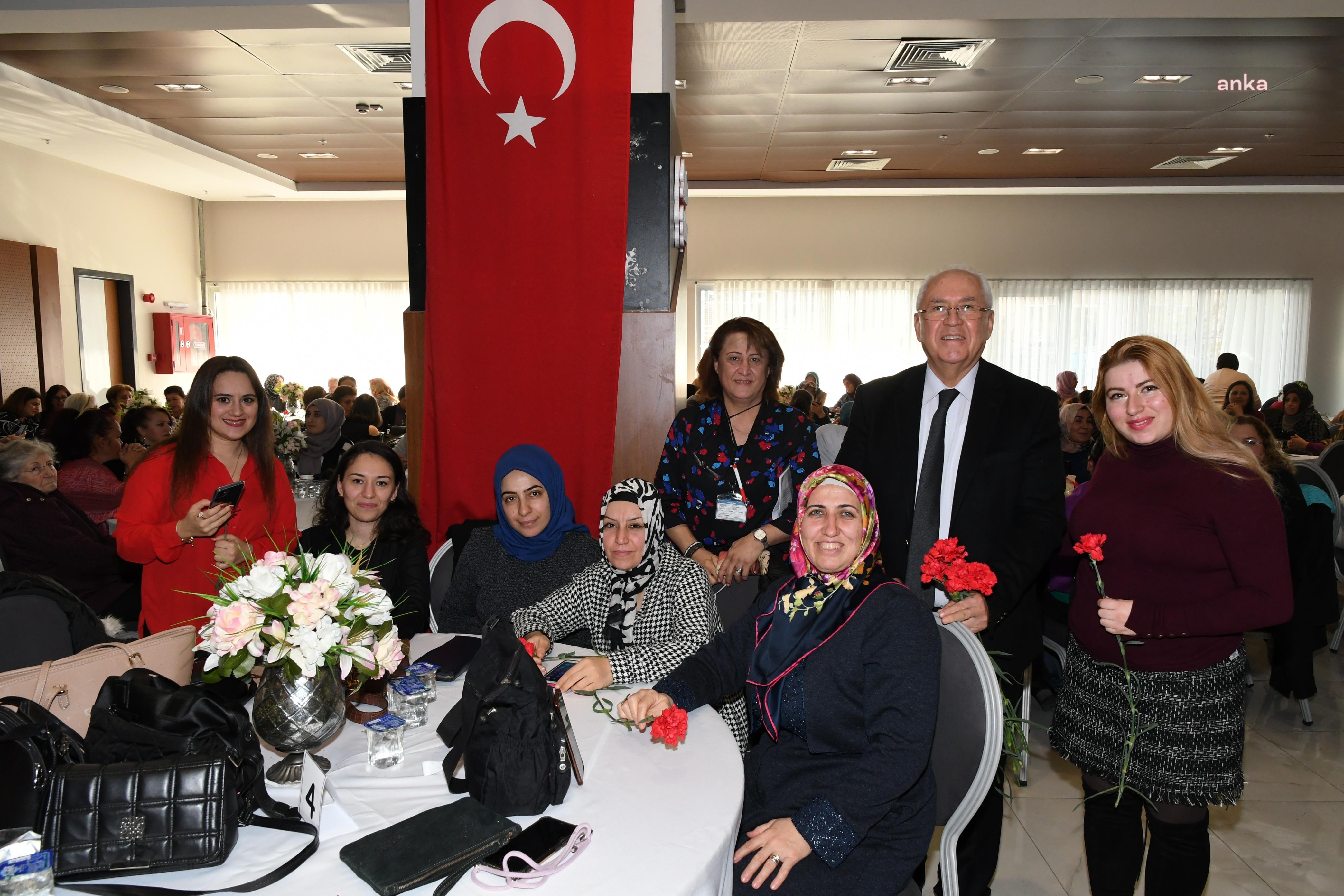 KARABAĞLAR BELEDİYE BAŞKANI SELVİTOPU, SEMT MERKEZİ KURSİYERLERİYLE BULUŞTU