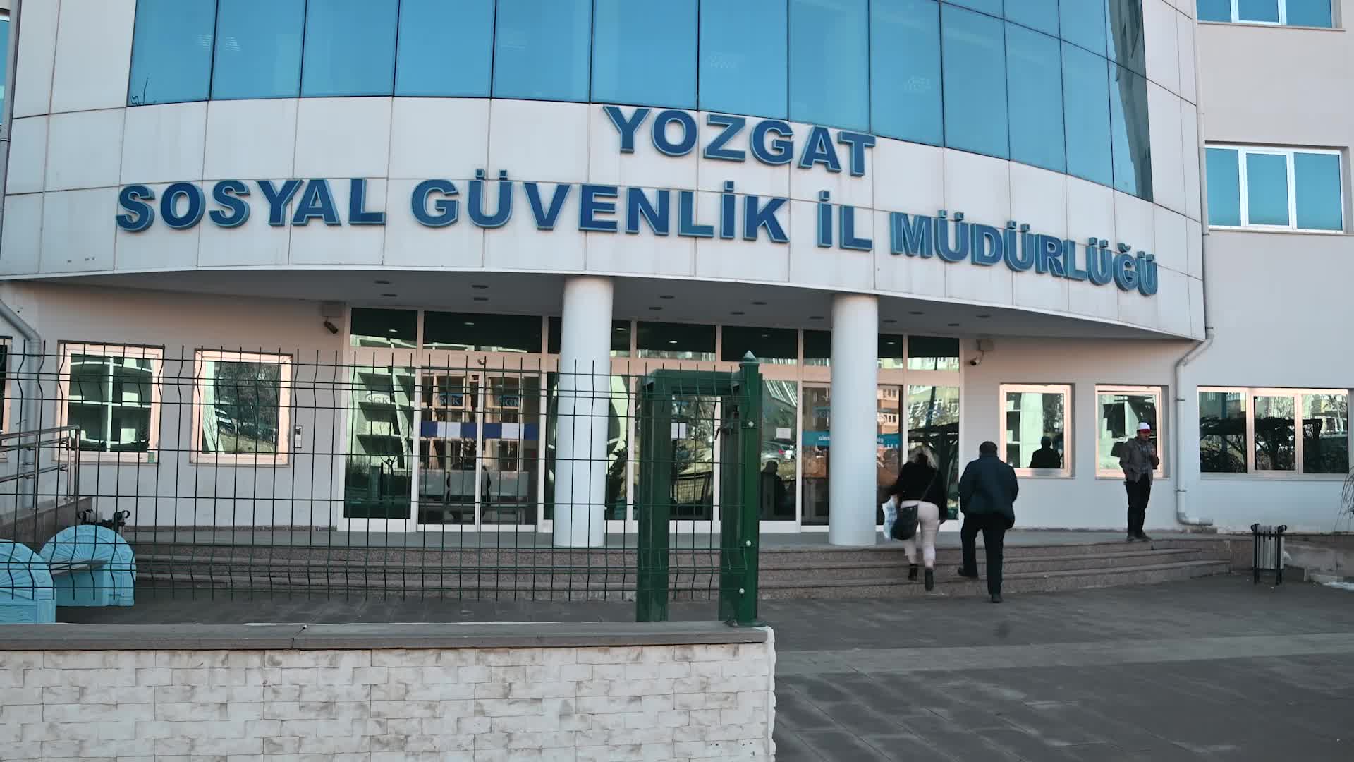 YOZGAT'TA EMEKLİLİKTE YAŞA TAKILANLAR SOSYAL GÜVENLİK İL MÜDÜRLÜĞÜ'NE AKIN ETTİ