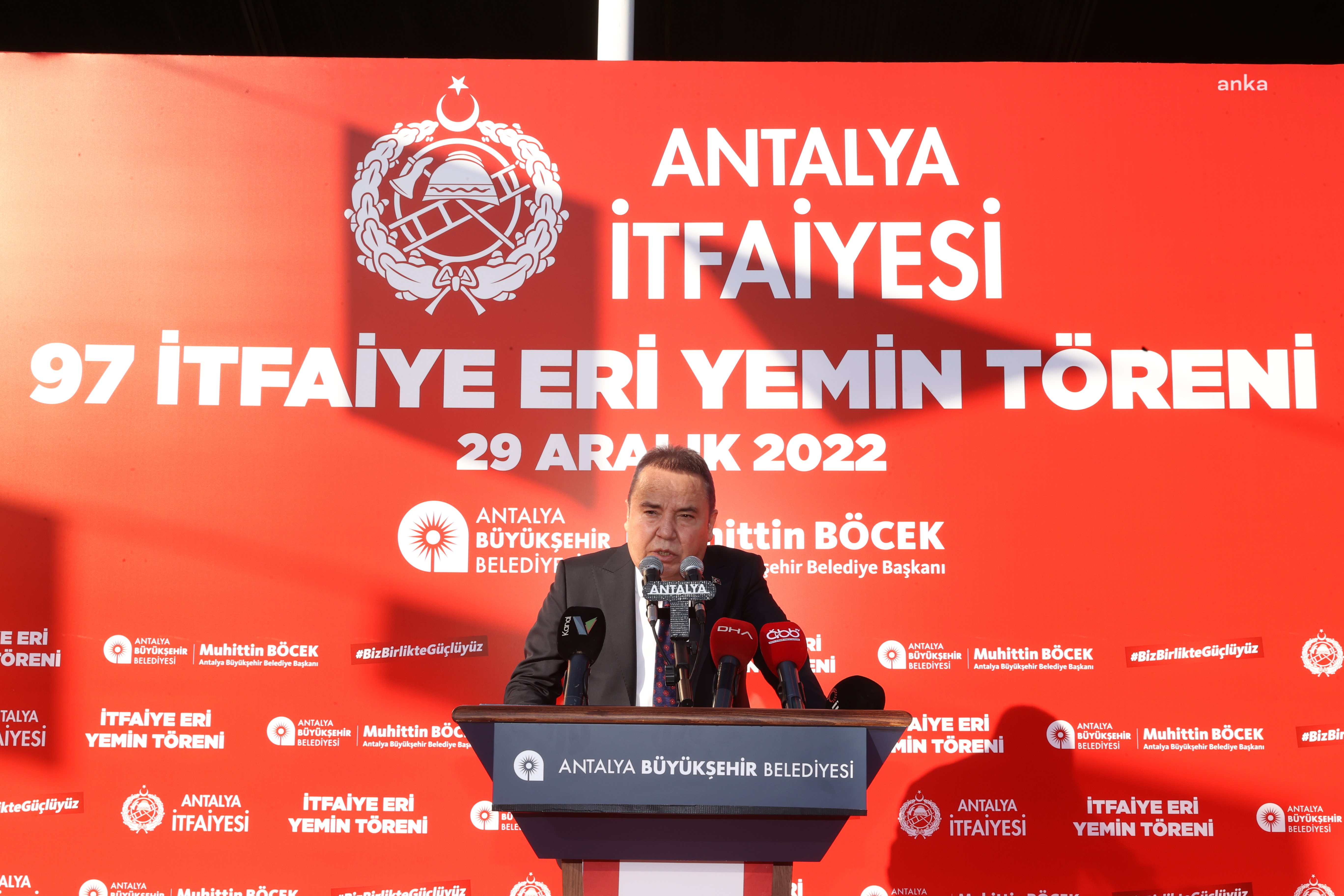 ANTALYA BÜYÜKŞEHİR’İN KADROSUNA 97 İTFAİYE ERİ VE 71 ZABITA MEMURU KATILDI