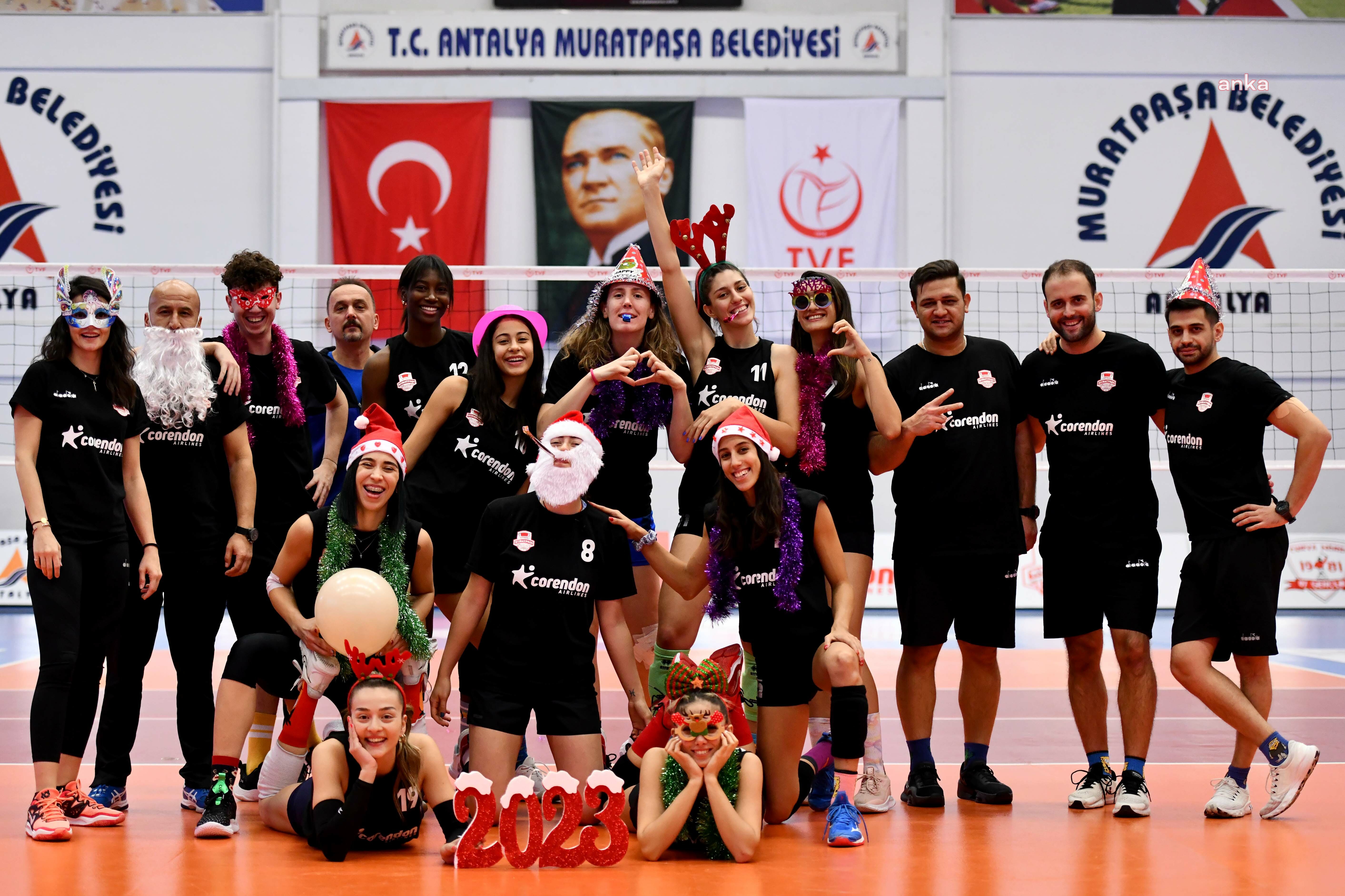 MURATPAŞA BELEDİYESPOR KADIN VOLEYBOL TAKIMI YENİ YILI KUTLADI