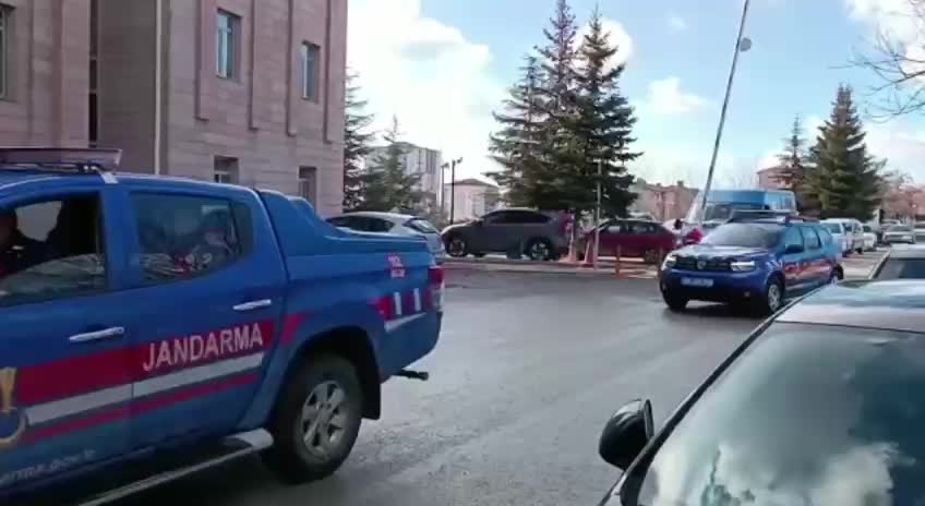 YOZGAT’TA 2 KİŞİYİ ÖLDÜRDÜĞÜ ŞÜPHESİYLE YAKALANAN KATİL ZANLISI TUTUKLANDI