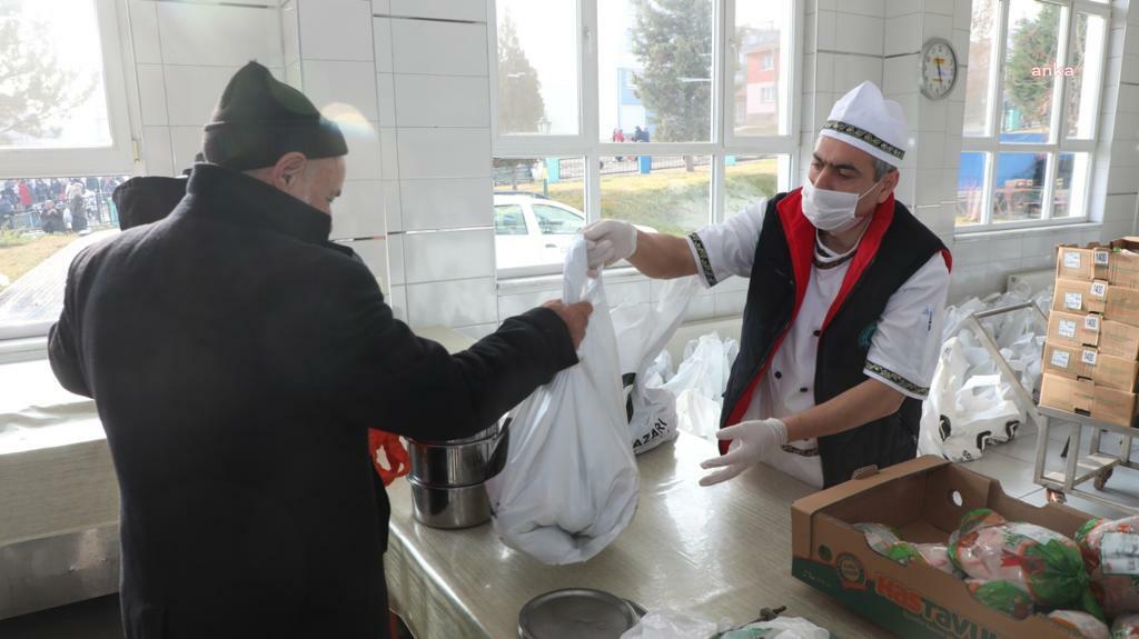 ODUNPAZARI BELEDİYESİ YILBAŞINDA İHTİYAÇ SAHİPLERİNİ UNUTMADI