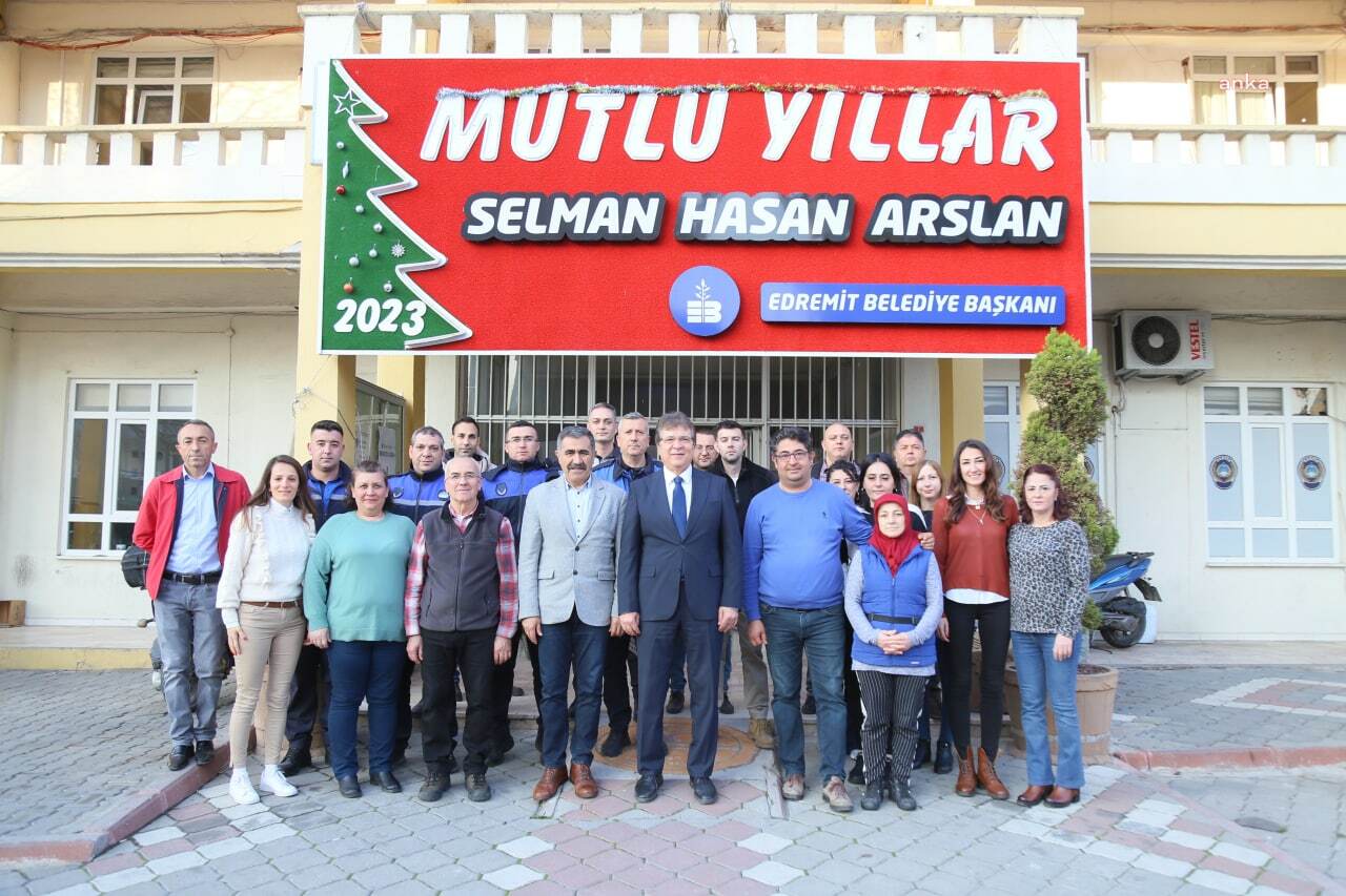 EDREMİT BELEDİYE BAŞKANI ARSLAN, PERSONELİN YENİ YILINI KUTLADI