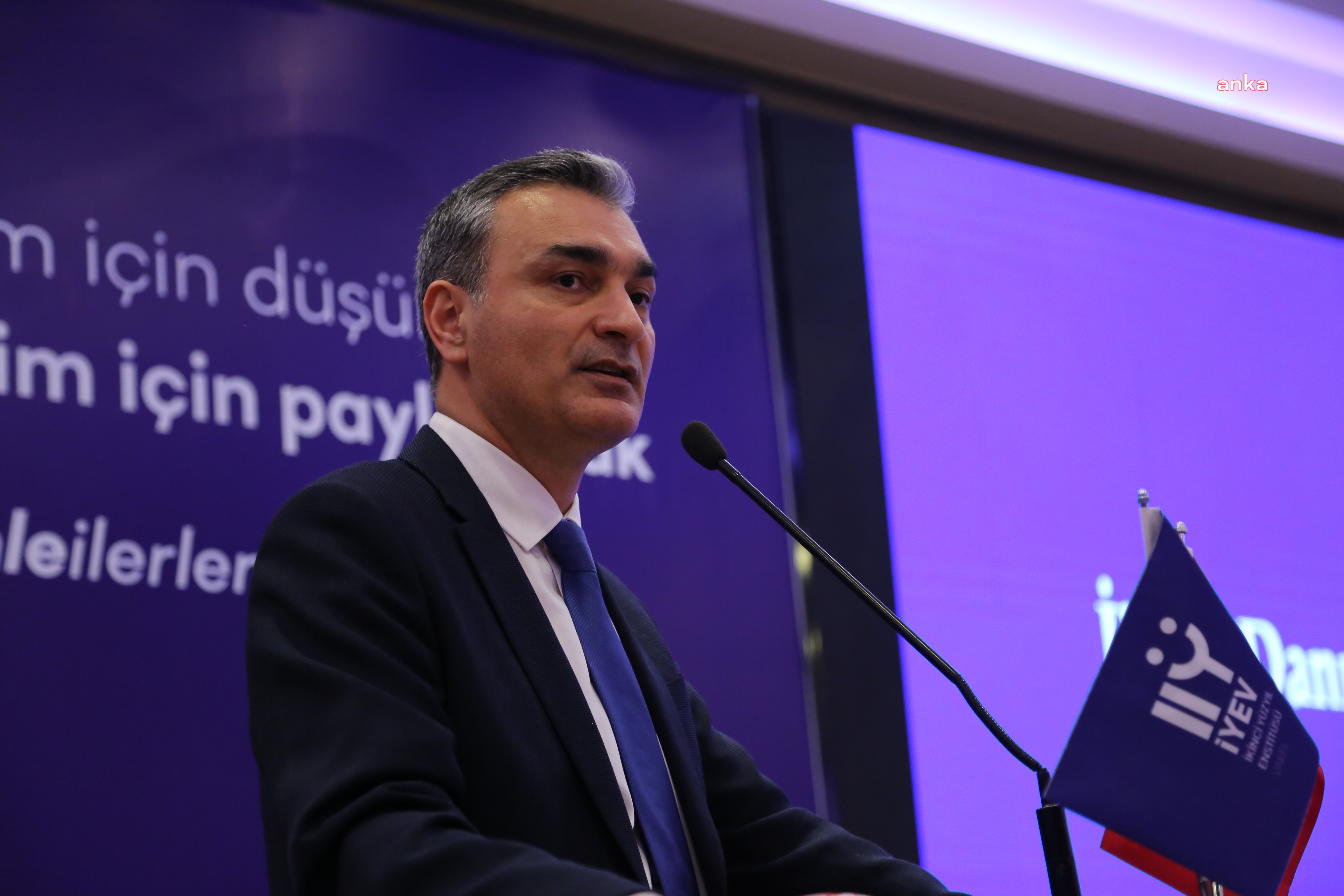 MÜSLÜM SARI: “BU FAİZ POLİTİKASI İLE HİÇ KİMSE MERKEZ BANKASI'NI CİDDİYE ALMAZ”