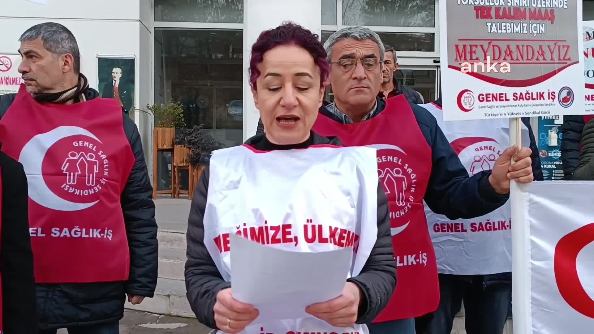 GENEL SAĞLIK-İŞ SENDİKASI ÜYELERİ, 'SENDİKALARA YÜZDE 2 BARAJI'NI KARABÜK'TE PROTESTO ETTİ