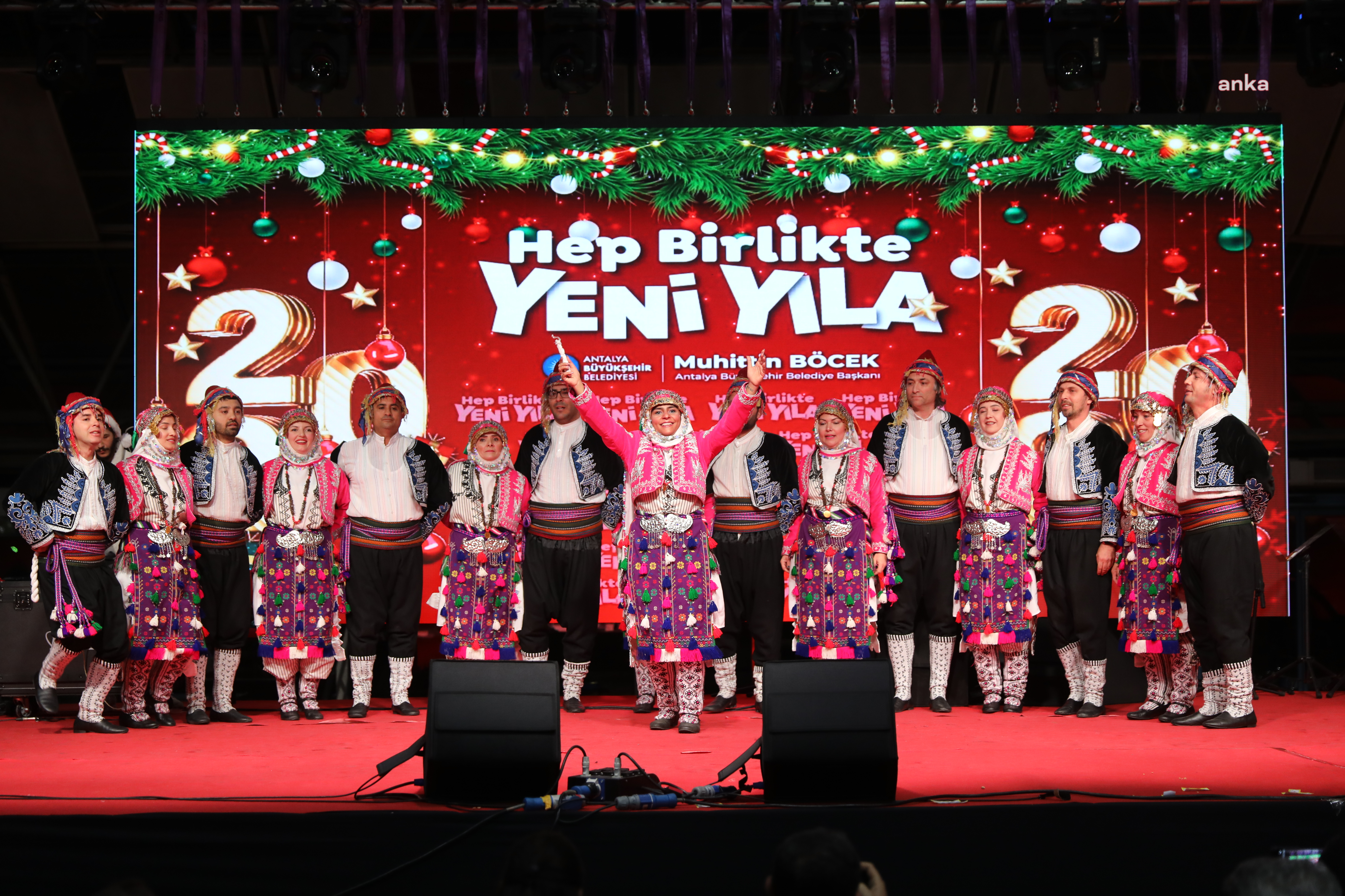 ANTALYA BÜYÜKŞEHİR'İN YILBAŞI FESTİVALİ’NDE COŞKU SÜRÜYOR