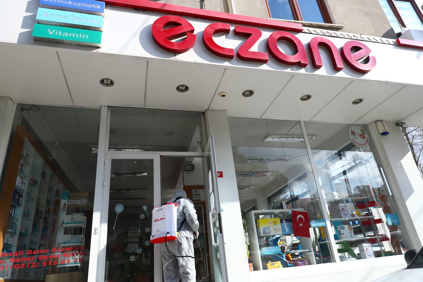 BAĞCILAR’DA ECZANE, KUAFÖR VE PAZAR ALANLARI DEZENFEKTE EDİLDİ
