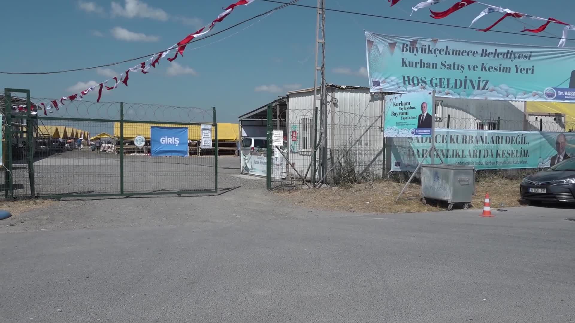 BÜYÜKÇEKMECE'DE KURBAN KESİM VE SATIŞ ALANI BAYRAMA HAZIR