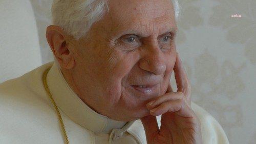 ESKİ PAPA 16. BENEDICT 95 YAŞINDA HAYATINI KAYBETTİ