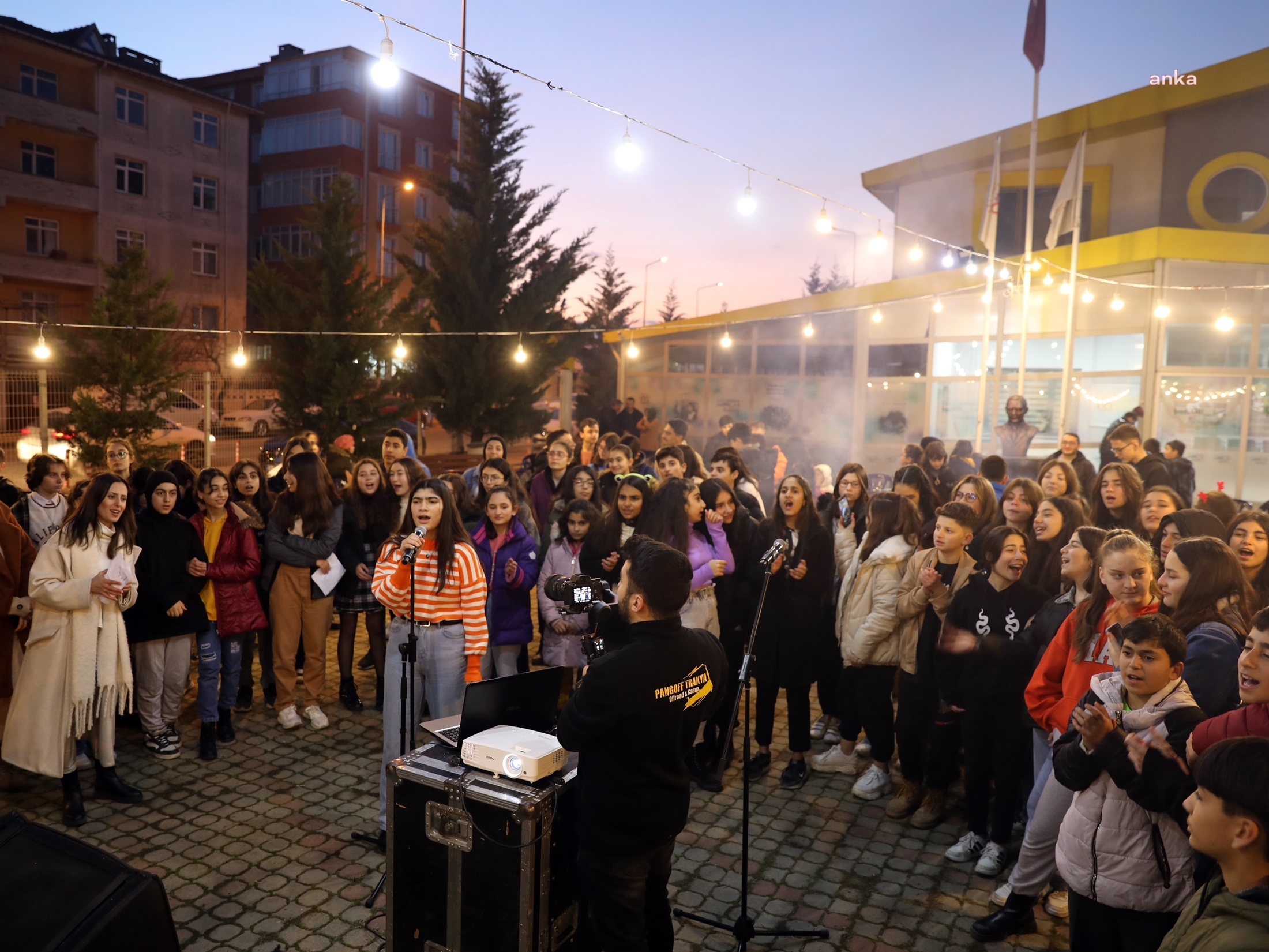 ÇERKEZKÖY BELEDİYESİ HALK AKADEMİSİ ÖĞRENCİLERİ, YENİ YILI KUTLADI