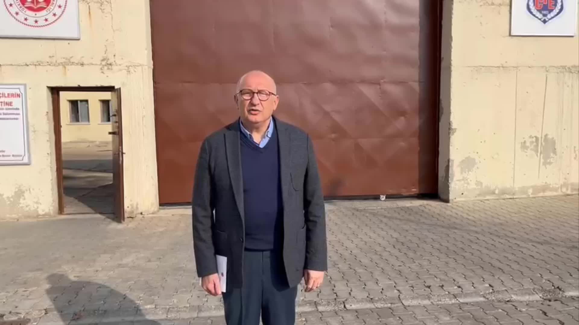 UTKU ÇAKIRÖZER'DEN GEZİ VE 28 ŞUBAT DAVASI SANIKLARINA CEZAEVİNDE ZİYARET: “TAMAMEN KEYFİ, SİYASİ BİR ŞEKİLDE BU İNSANLARIN GÜNLERİ, AYLARI, YILLARI ÇALINIYOR”