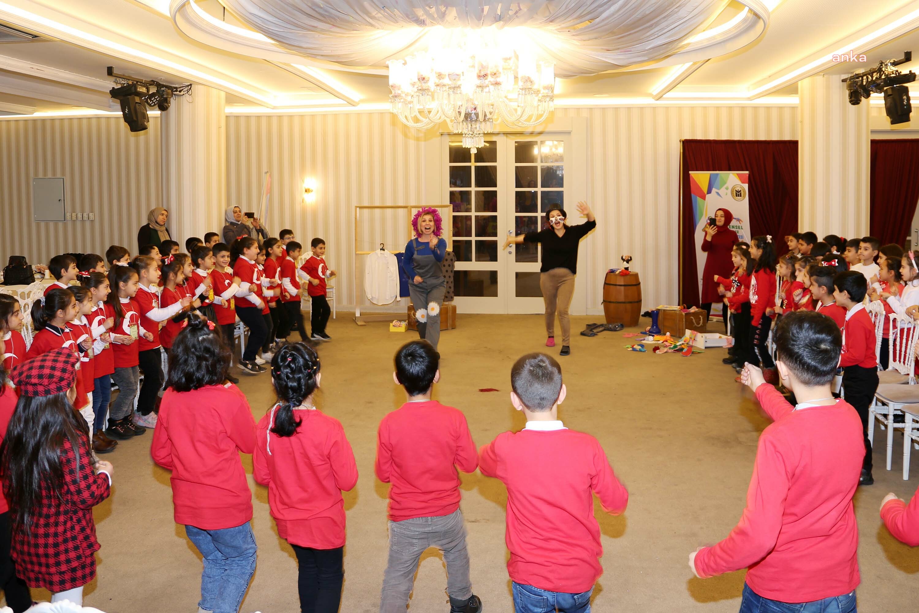 YENİMAHALLE BELEDİYESİ’NİN ‘EVRENSEL DEĞERLER ÇOCUK MÜZESİ’NDE YENİ YIL EĞLENCESİ