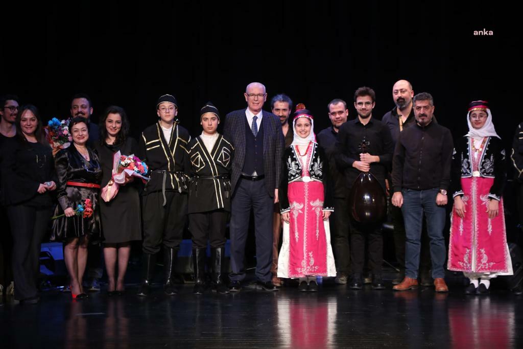 ODUNPAZARI, YENİ YILI 'YILBAŞI KONSERİ' İLE KUTLADI
