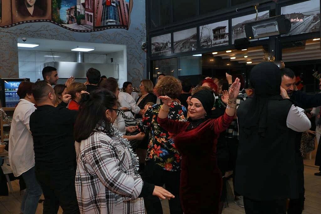 İZMİT BELEDİYESİ YENİ YILI GÜLÜMSE KAFE’DE KARŞILADI