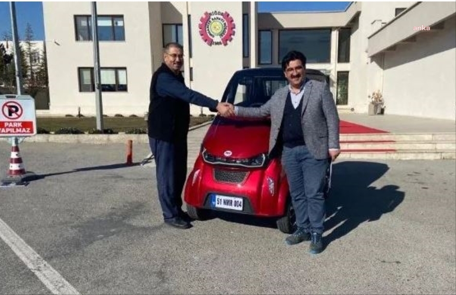 NİĞDE’DE ÜRETİLEN ELEKTRİKLİ OTOMOBİLİN İLK SATIŞI YAPILDI