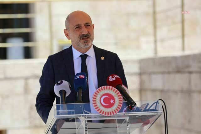 ALİ ÖZTUNÇ’TAN ÇEŞME PROJESİ İÇİN “LEVEL ATLATACAK” DİYEN İZMİR VALİSİ’NE TEPKİ: “LEVEL ATLATACAK’ DEDİĞİ PROJENİN DANIŞTAY, YÜRÜTMESİNİ DURDURDU. DEVLET YÖNETMEK ATARİ OYUNUNA BENZEMEZ, DOĞA İLE KUMAR OYNANMAZ”