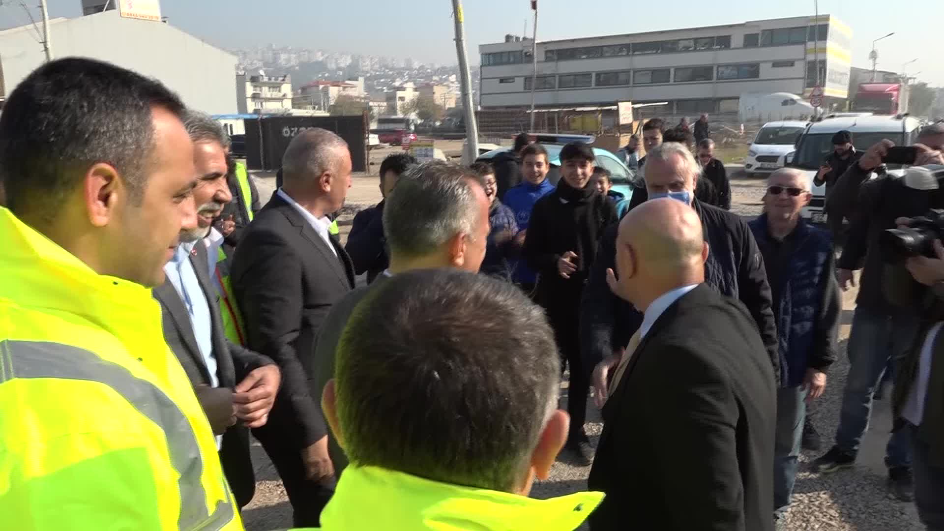 TUNÇ SOYER, ÇİĞLİ’DEKİ ALTYAPI ÇALIŞMALARINI İNCELEDİ… SOYER: “BU KADAR BÜYÜK BİR YATIRIM VE MALİYET SADECE BUGÜNÜ DEĞİL KENTİN GELECEĞİNİ, KÖRFEZ’İNİ KURTARMAK İÇİNDİR”