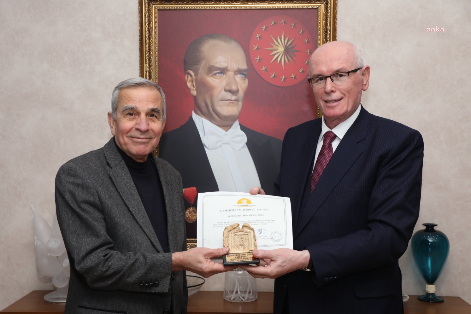 ESKİŞEHİR SANAT DERNEĞİ’NDEN ODUNPAZARI ŞEHRİN ATEŞİ SERAMİK GALERİSİ’NE ÖDÜL