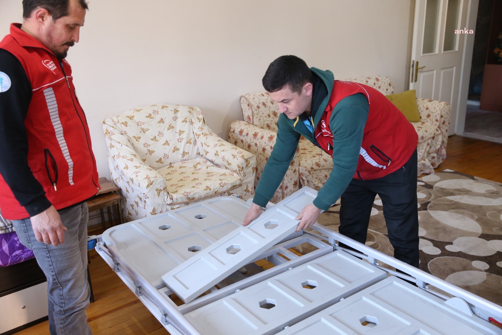 MERKEZEFENDİ BELEDİYESİ'NDEN İHTİYAÇ SAHİPLERİNE HASTA YATAĞI DESTEĞİ