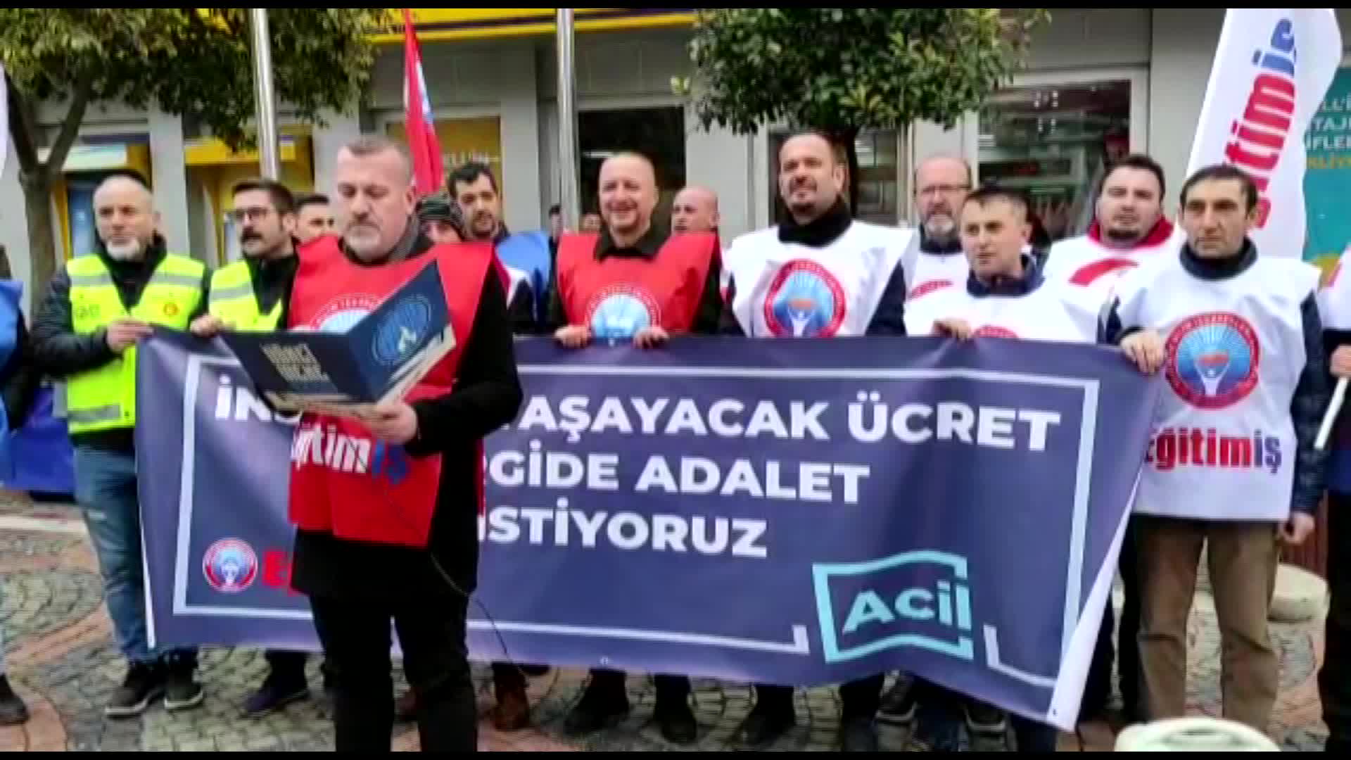 EĞİTİM-İŞ EDİRNE ŞUBESİ'NDEN 'İNSANCA YAŞAYACAK ÜCRET, VERGİ DİLİMİNDE ADALET' EYLEMİ