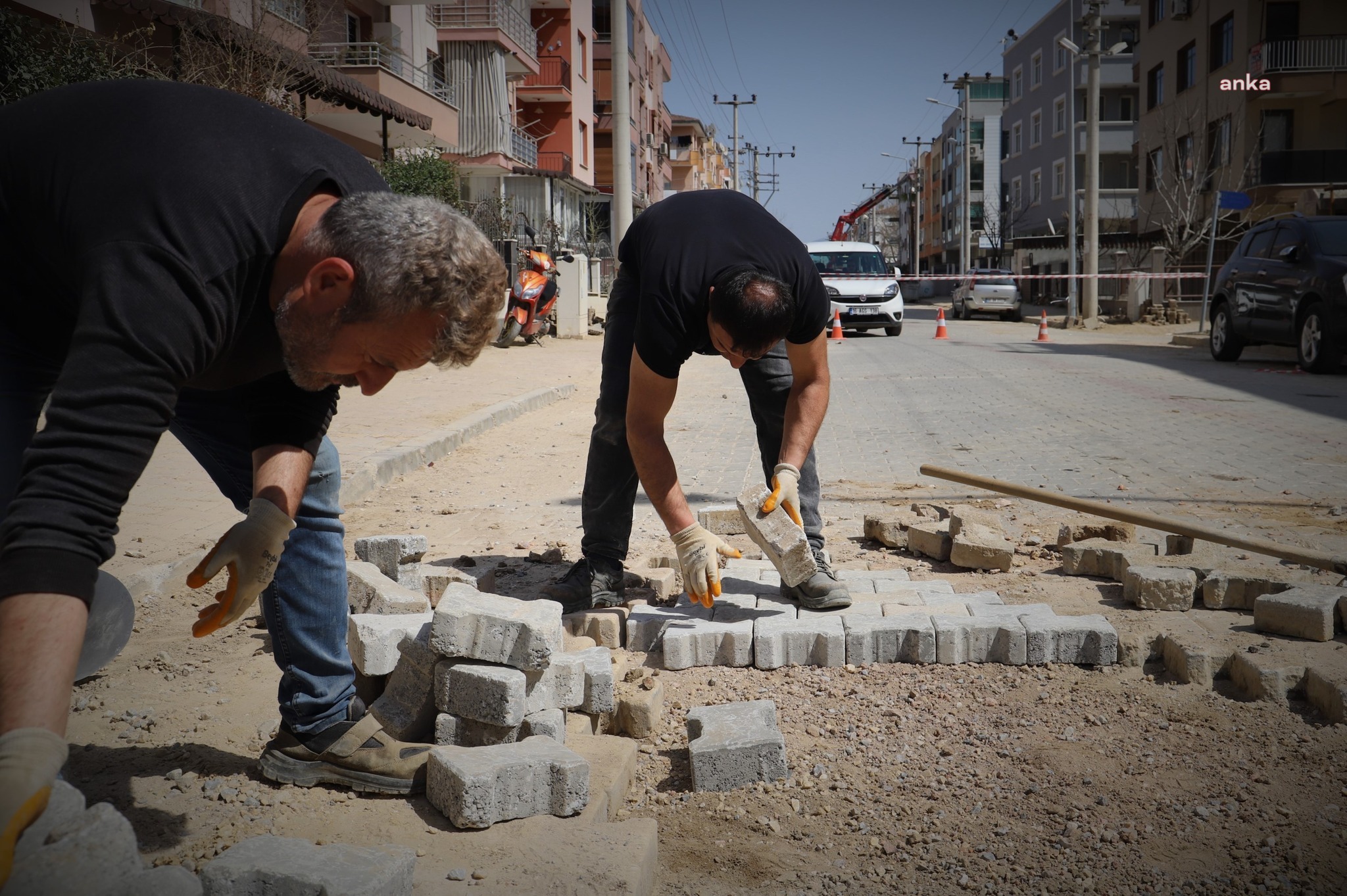 ÖDEMİŞ’TE KİLİT PARKE TAŞ ÇALIŞMALARI 2022’DE DE DEVAM ETTİ