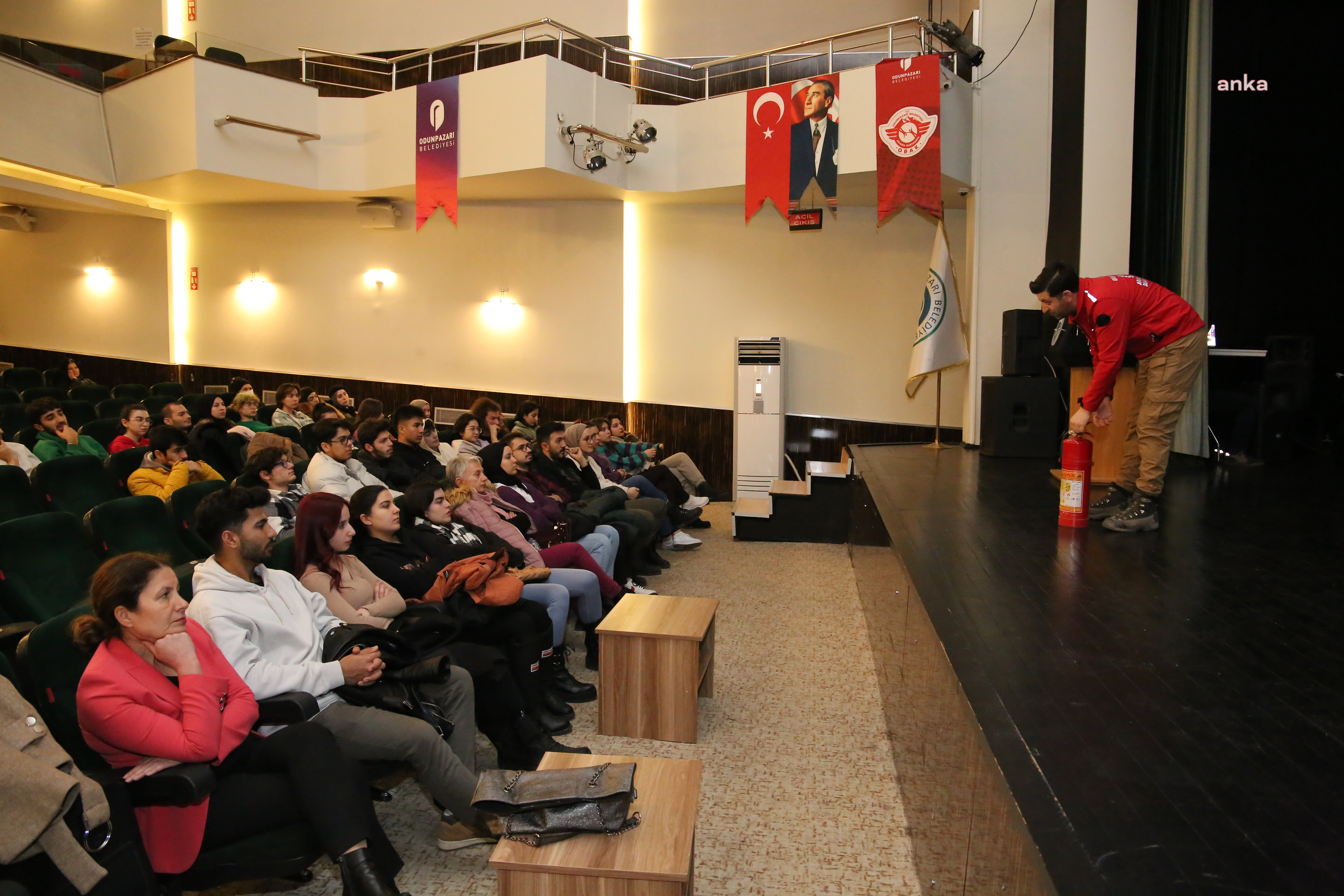 ODUNPAZARI BELEDİYESİ ARAMA KURTARMA EKİBİ'NDEN AFETLERDE DOĞRU DAVRANIŞ EĞİTİMİ
