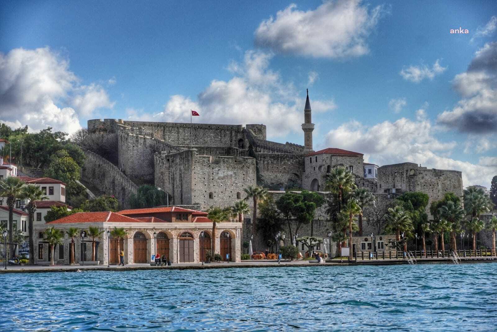 ATIL DURUMDAKİ ÇEŞME GÜMRÜK BİNASI, İLÇEYE KAZANDIRILIYOR
