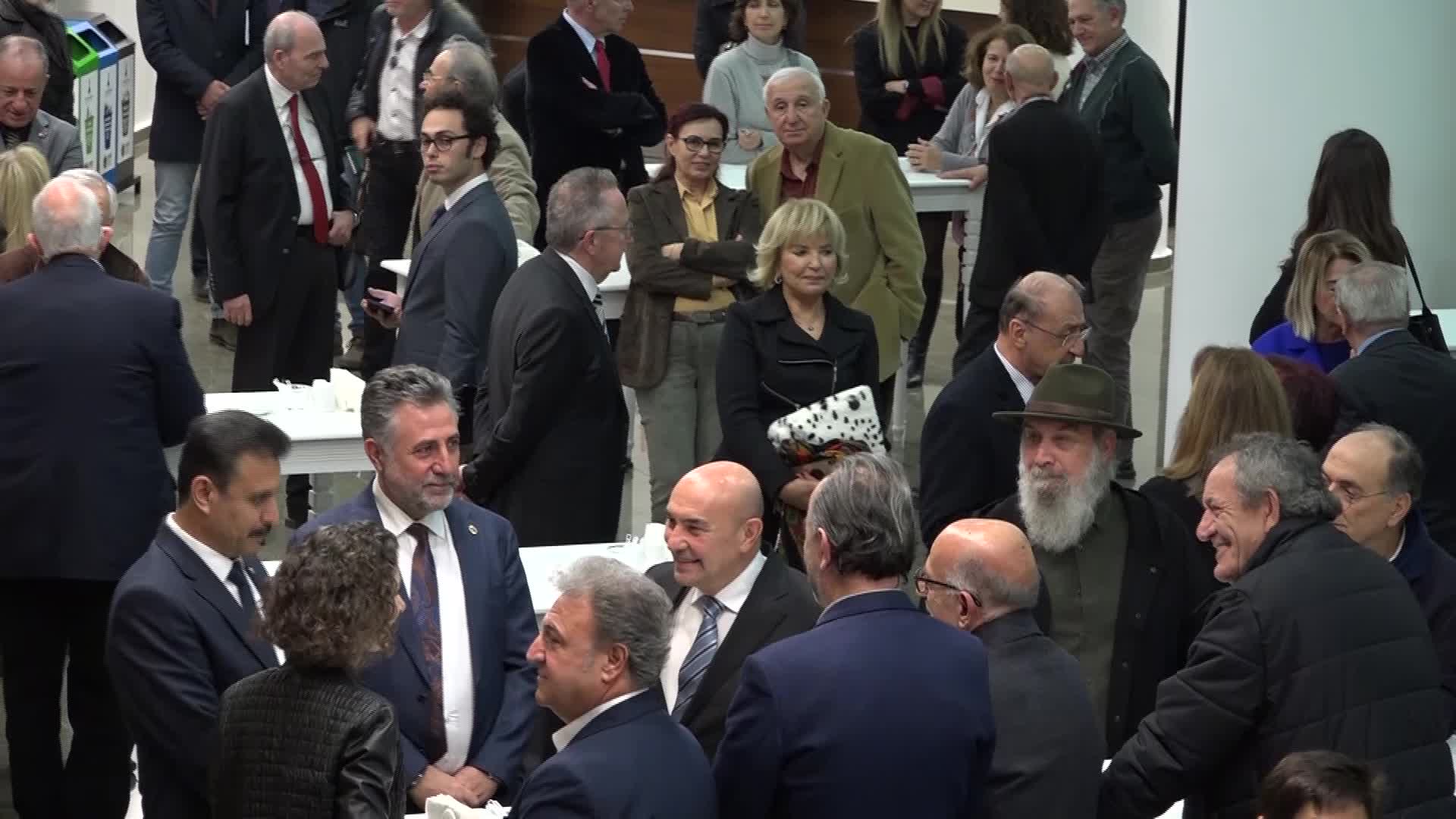 'İZMİR'İN YÜZYILINA İZ BIRAKANLAR' KİTABI TANITILDI