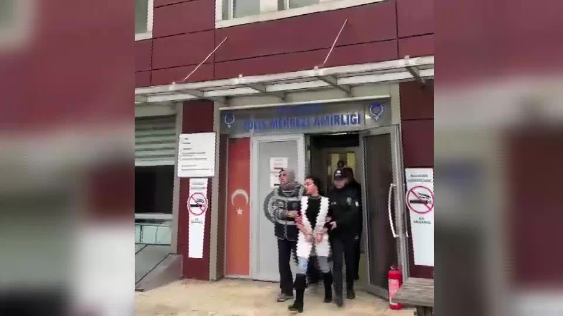 İSTANBUL'DA AMBULANS ŞOFÖRÜNÜ BIÇAKLAYAN KADIN ADLİYEYE SEVK EDİLDİ
