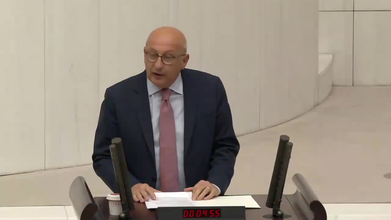 UTKU ÇAKIRÖZER: SEÇİME 5 AY KALA YANGINDAN MAL KAÇIRIR GİBİ, BALLI MAKAMLAR OLUŞTURDUKLARI BİR VAKIF KURUYORLAR