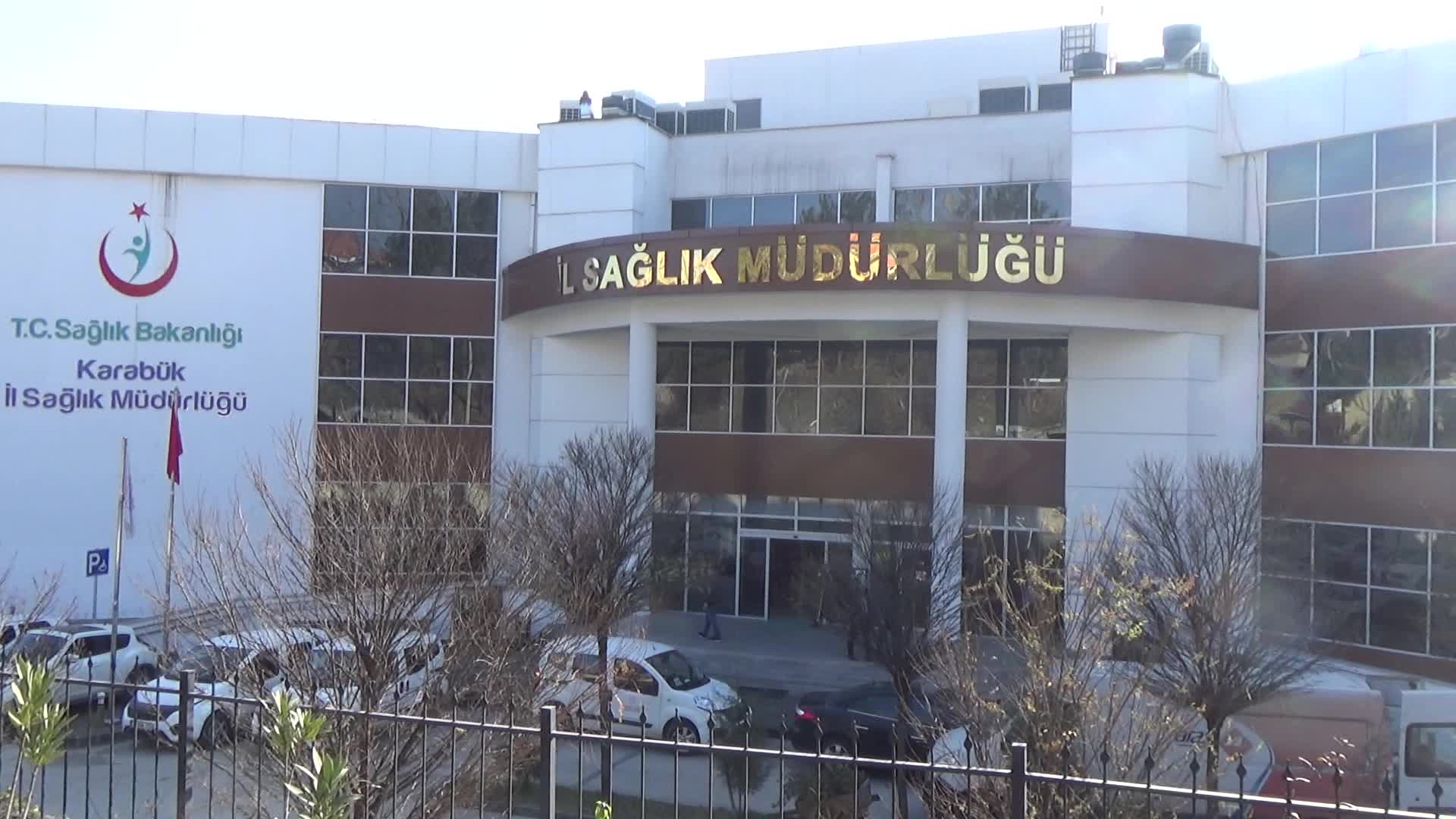 GENEL SAĞLIK-İŞ KARABÜK’TE MEMURA YAPILAN YÜZDE 30 ÜCRET ARTIŞINI PROTESTO ETTİ: “SAĞLIK EMEKÇİSİ ‘SADAKA’ DEĞİL, MESLEĞİNİN ONURU İLE İNSANCA YAŞAMAK İSTEMEKTEDİR”