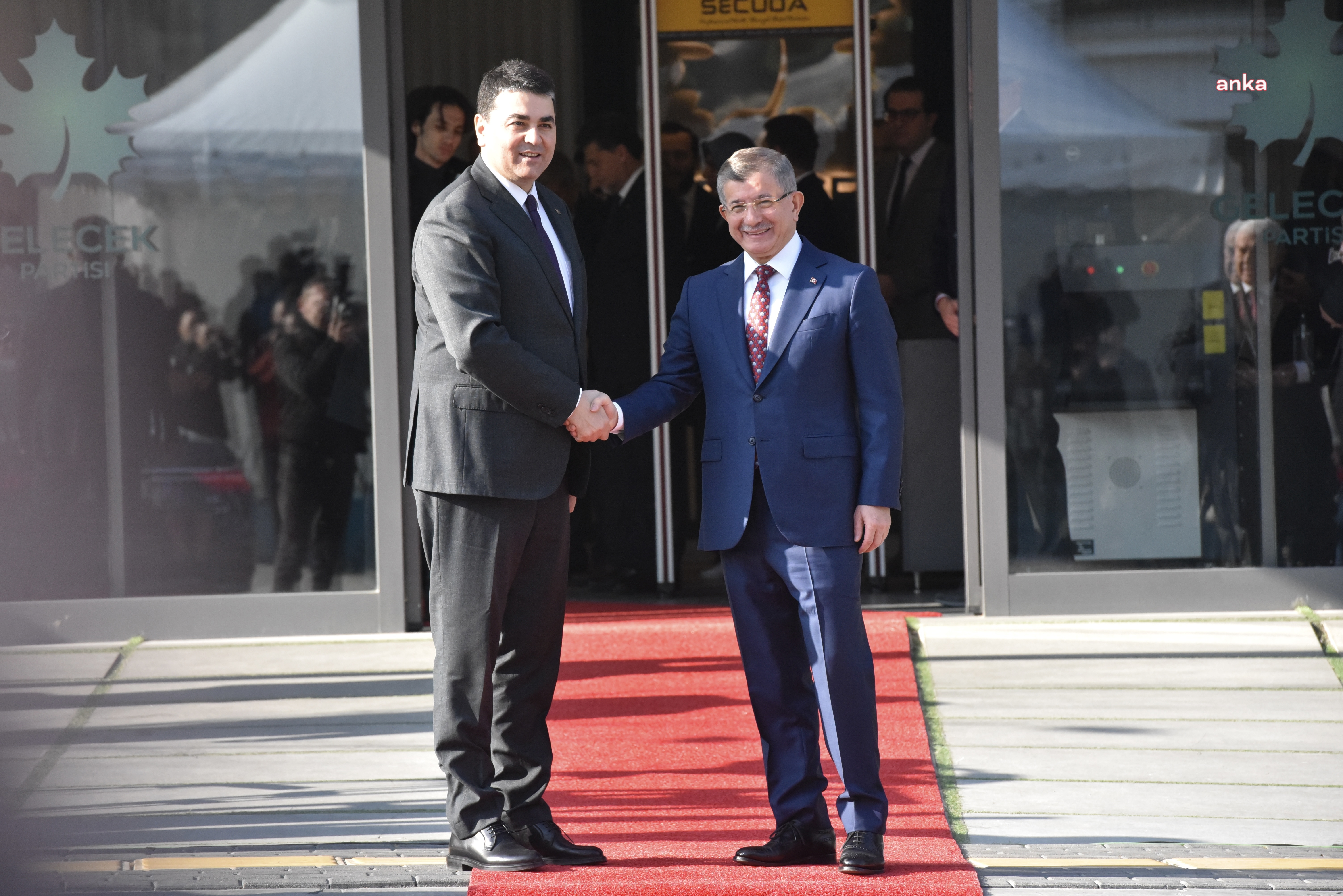 GÜLTEKİN UYSAL: “CUMHURİYETİMİZİ GERÇEK VE İŞLEYEN BİR DEMOKRATİK DÜZENLE BULUŞTURMAK GAYRETİNDEYİZ”