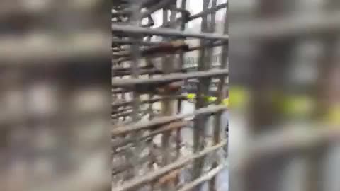 İSTANBUL FİKİRTEPE'DE VİNÇ DEVRİLDİ, YARALILAR VAR