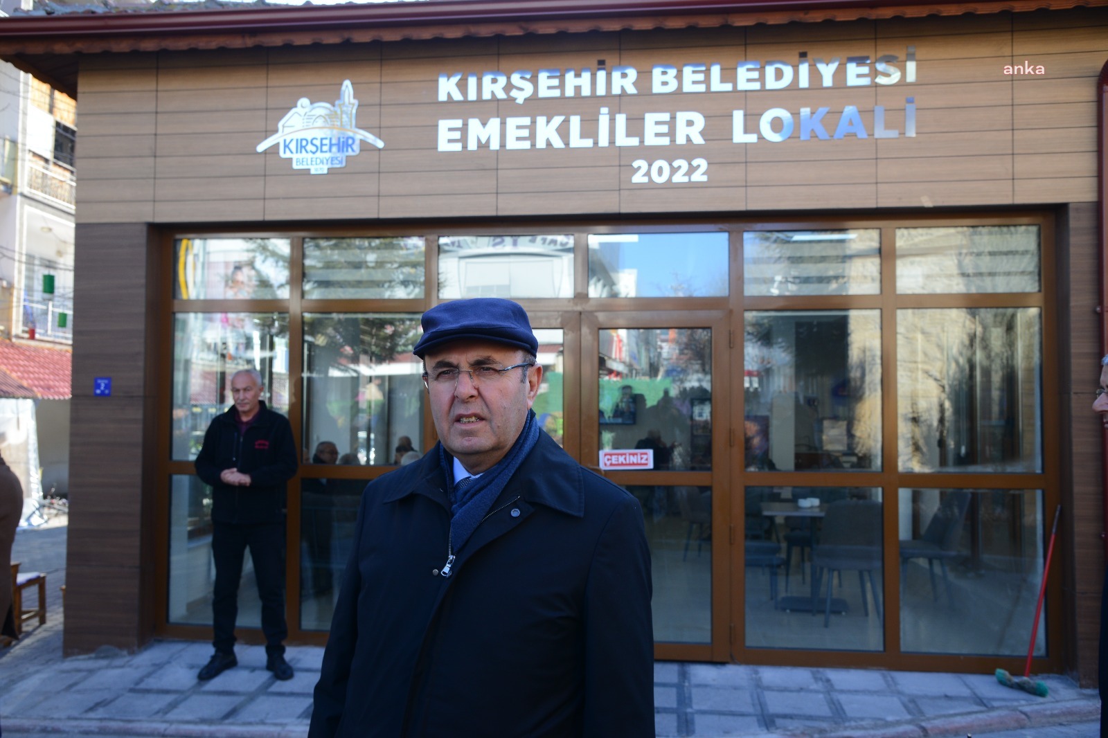 KIRŞEHİR BELEDİYE BAŞKANI EKİCİOĞLU, HİZMETE AÇILAN EMEKLİLER LOKALİ’Nİ ZİYARET ETTİ
