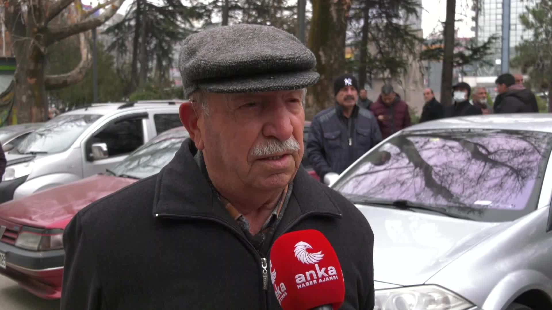 EMEKLİLER YÜZDE 30'LUK MAAŞ ZAMMINA TEPKİLİ: "BİZ HIRSIZLIK YAPMADIK, YOLSUZLUK YAPMADIK. ALIN TERİYLE ÇALIŞTIK, ALIN TERİMİZİ İSTİYORUZ"