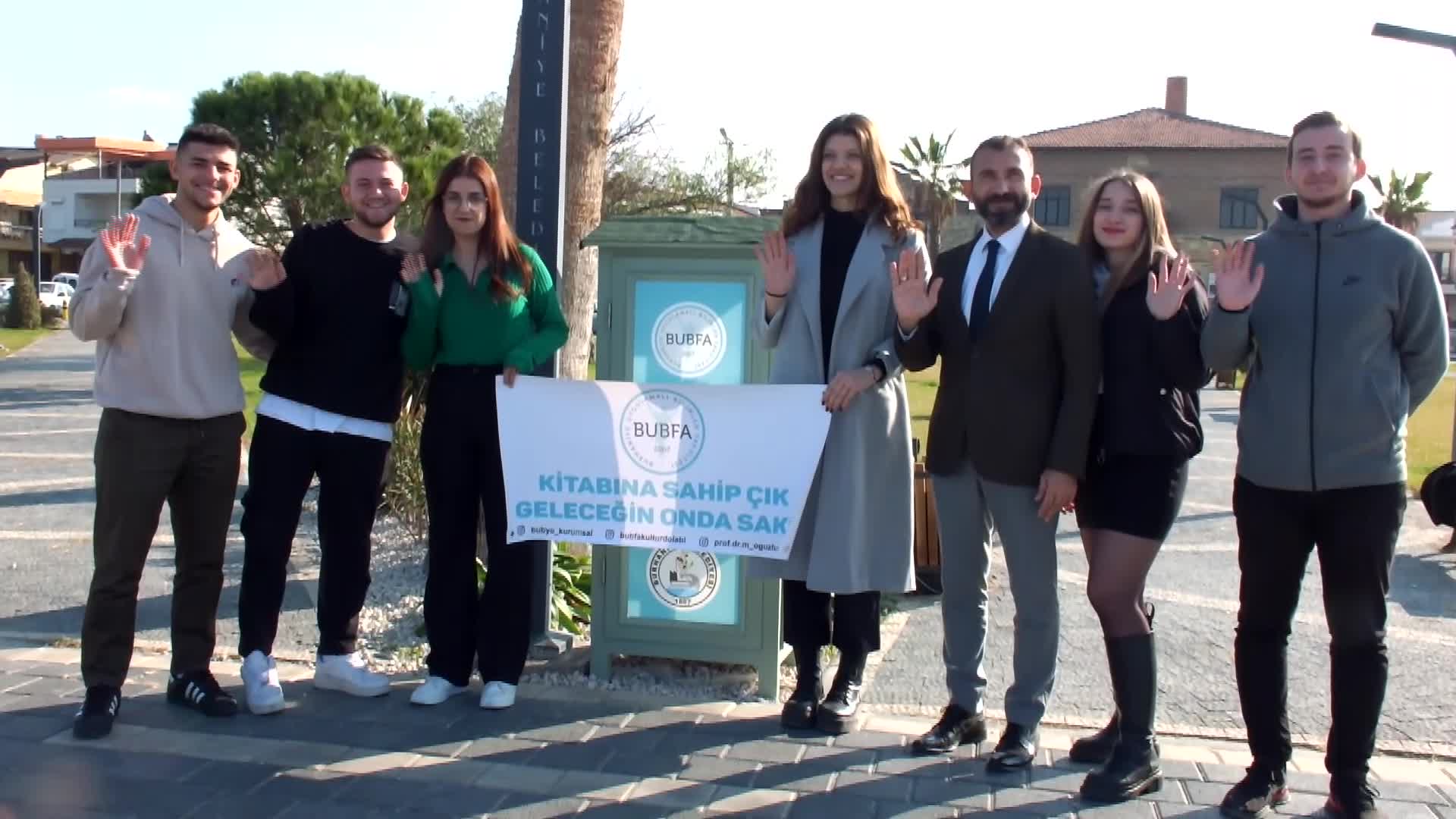 BURHANİYE’DE YOL ÜSTÜNDE "KÜLTÜR DOLABI"