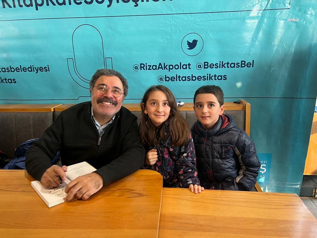 YAZAR AHMET ÜMİT, BEŞİKTAŞ BELTAŞ KİTAP KAFE’DE OKURLARIYLA BULUŞTU