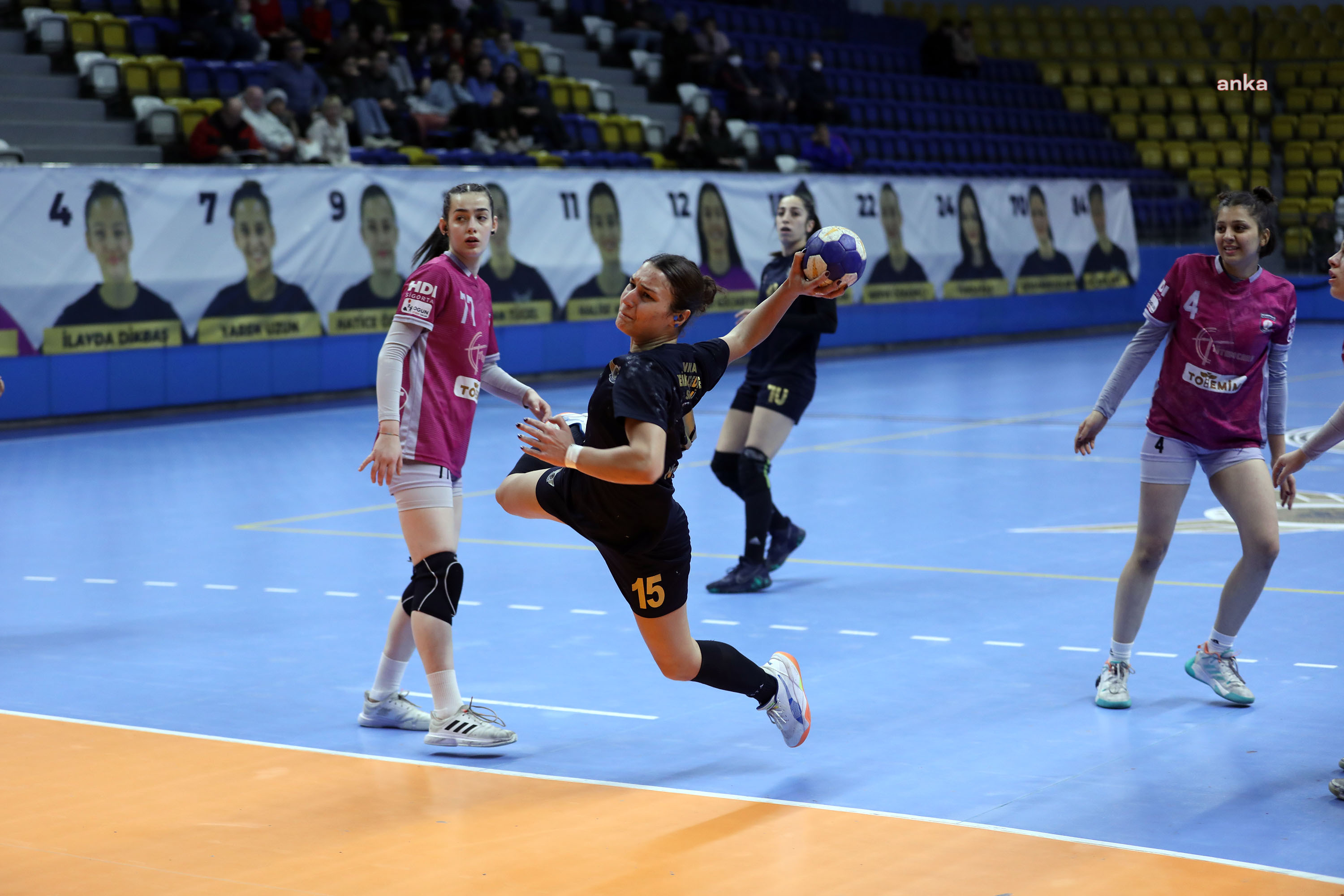 YENİMAHALLE KADIN HENTBOL TAKIMI’NDAN 10'UNCU HAFTADA GALİBİYET