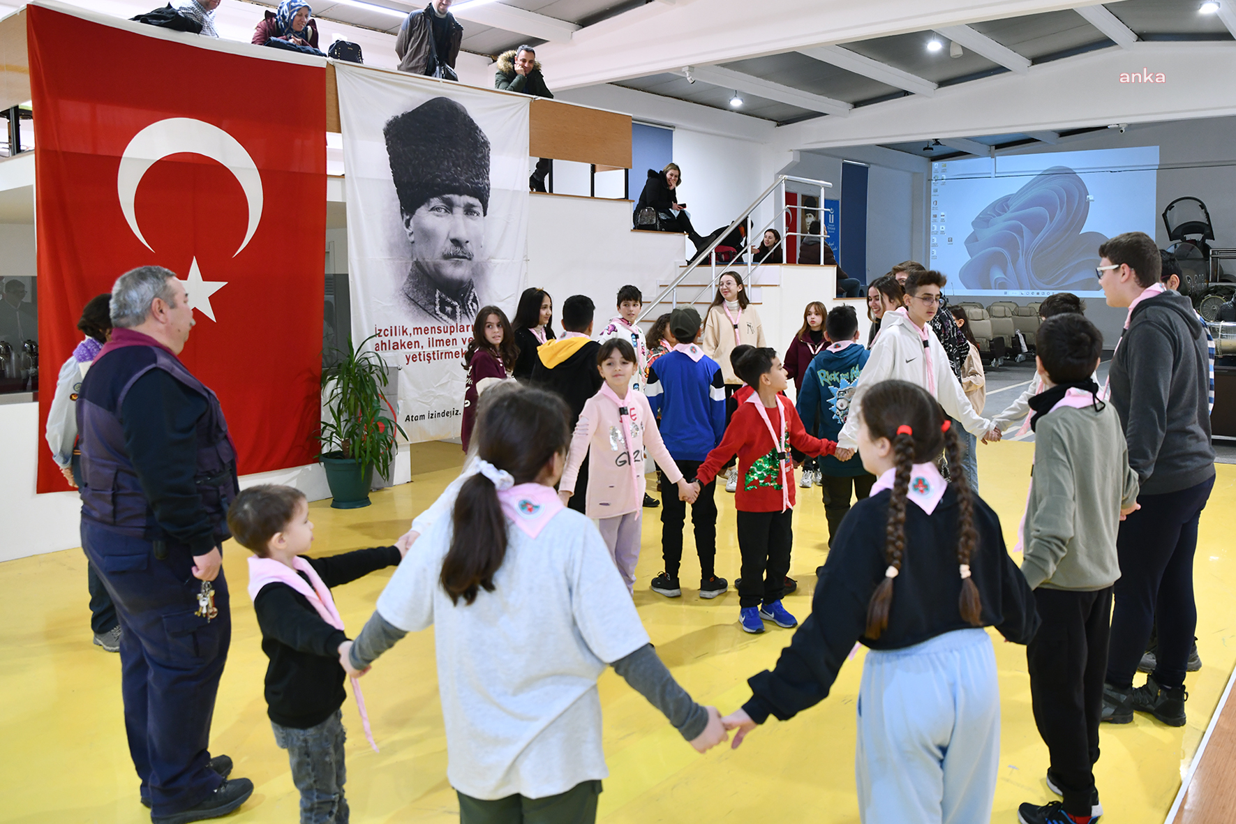 TEPEBAŞI'NDA ÇOCUKLAR, İZCİLİK ÖĞRENİP, İKLİM KRİZİNE KARŞI FARKINDALIK KAZANIYOR