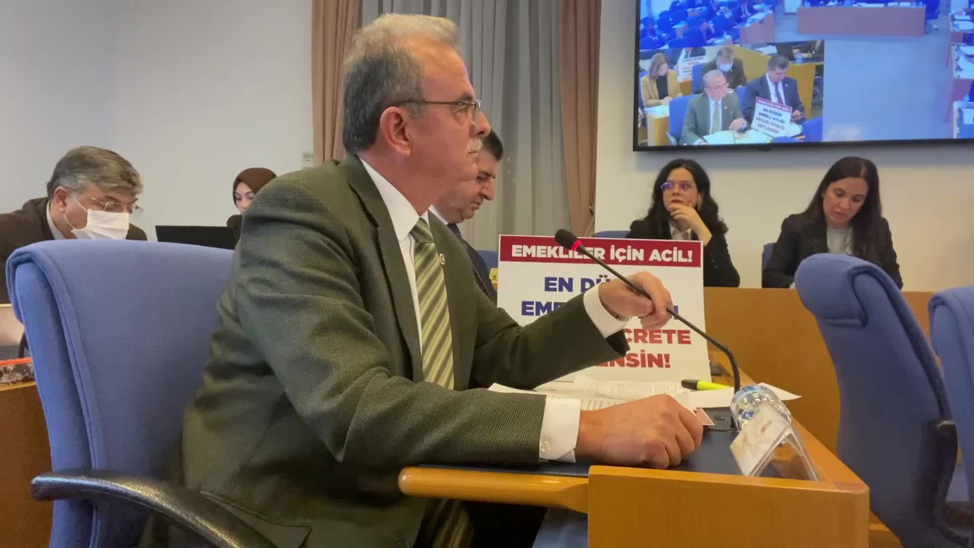 SÜLEYMAN GİRGİN: "EN DÜŞÜK EMEKLİ AYLIĞININ 5 BİN 500 LİRAYA ÇIKARILMASI 3 BİN 500 TL'NİN ÜZERİNDE AYLIK ALANLAR AÇISINDAN ANLAM İFADE ETMEMEKTEDİR"